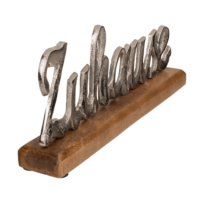 Silberfarbener Schriftzug, Zuhause,