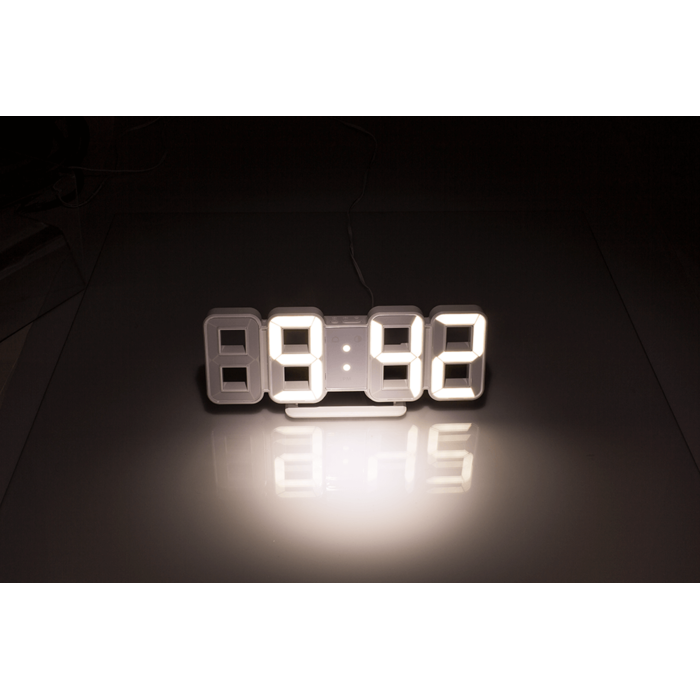 LED-Digitaluhr mit Alarmfunktion, Datums- &