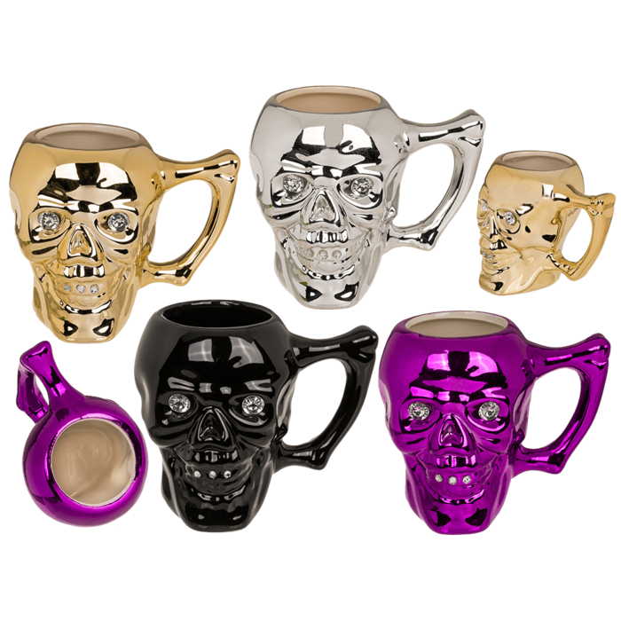 Becher, Totenkopf mit Kristallsteinen,