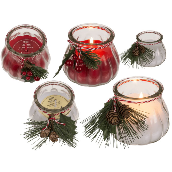 Kerze im Glas mit Weihnachts-Dekoration,