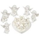 Sitzender Engel mit Perle, ca. 5 cm,