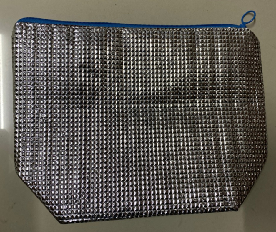 [31.00470.99] Cooler Bag with Blue Zipper M